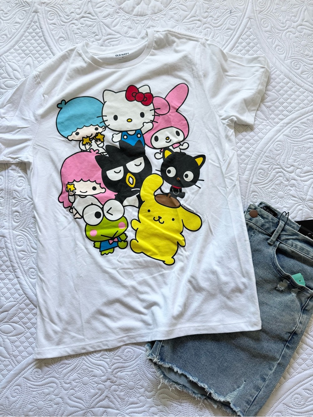 Sanrio Characters White Graphic Hello Kitty & Friends Tee